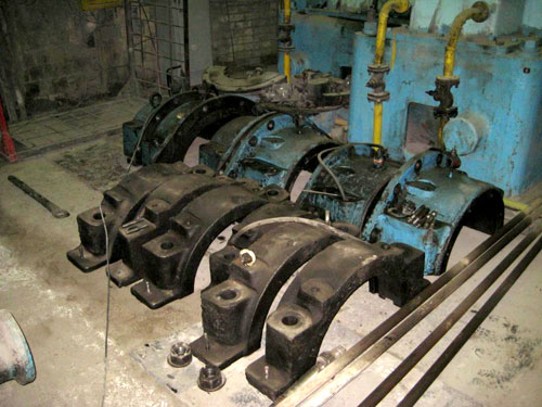 Demontage der Lagerbgel des vorhandenen A2800-Gehuses.